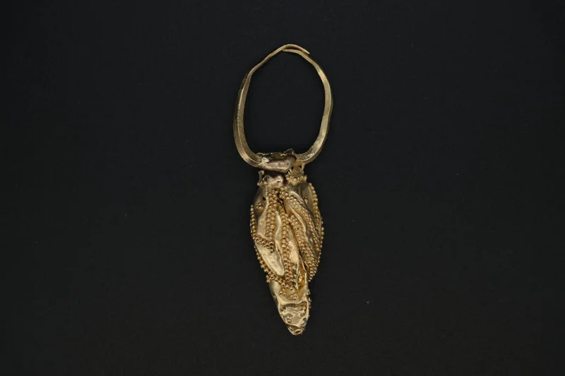 Hellenistic Gold Earring with Granulation - Image 3